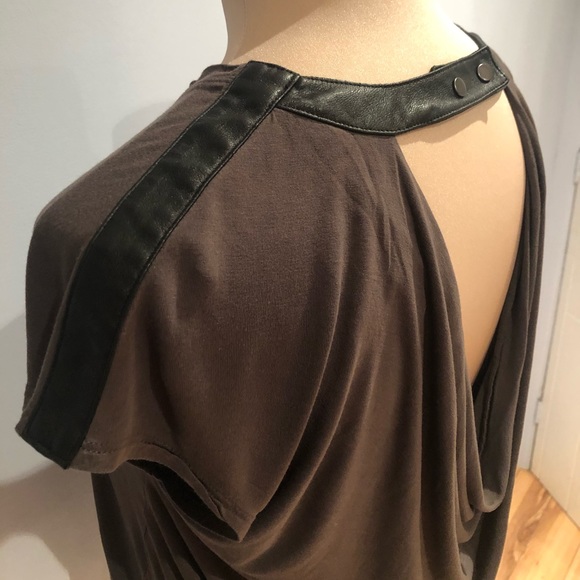 BCBG t-shirt with open back - Picture 3 of 5